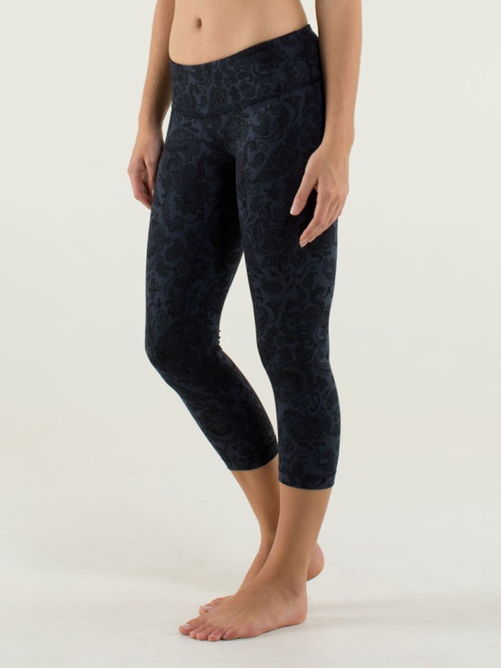Lululemon Wunder Under Crop Leggings – Paisley Inkwell / Black approx size 8 Med